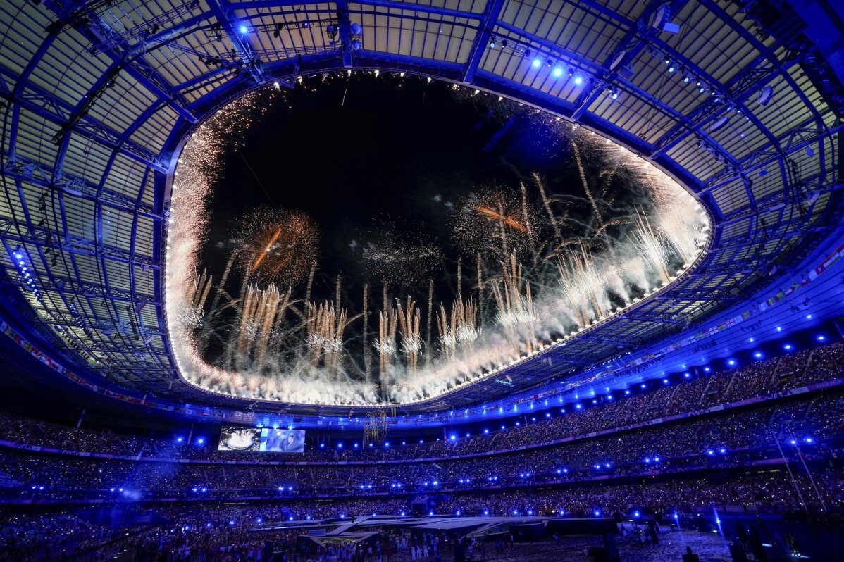 Parigi chiude le Olimpiadi del 2024 con uno spettacolo finale pieno di stelle