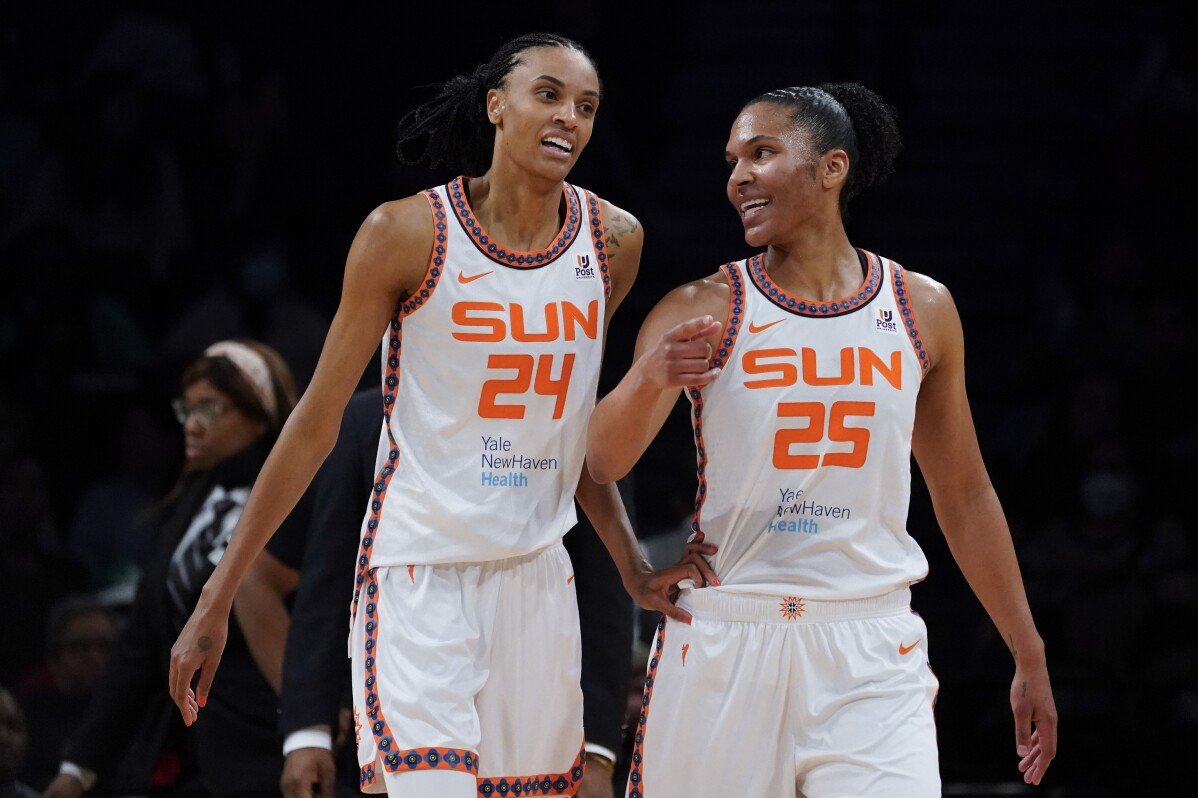 Le compagne di squadra impegnate del sole Alyssa Thomas e DeWanna Bonner trovano equilibrio tra lavoro e vita nella WNBA